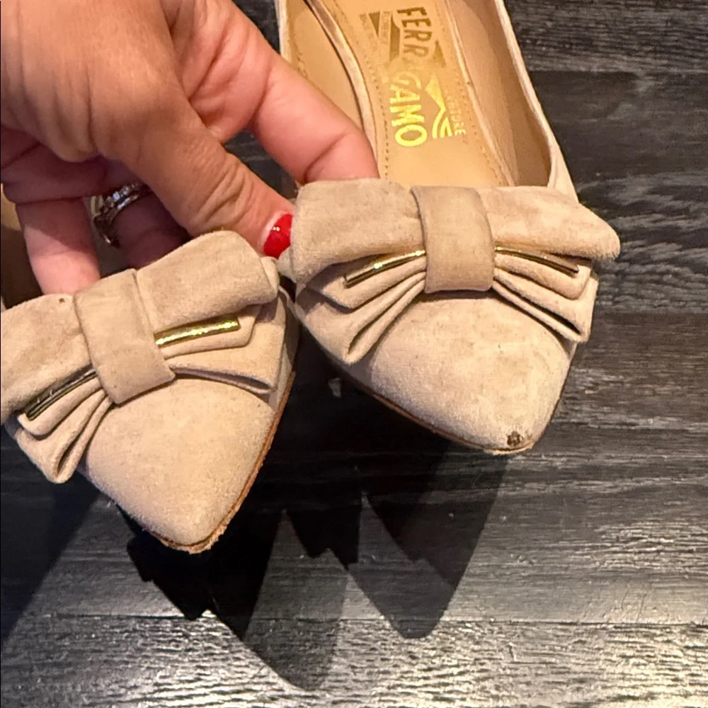 Salvatore Ferragamo Women's Beige Suede Heels sz 6.5 - Picture 5 of 17